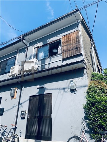 京都駅まで徒歩圏内の貸家です。宅内はリフォームされていて使いやすい間取になっています。