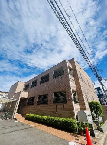 最寄駅の京阪本線・深草駅から徒歩5分