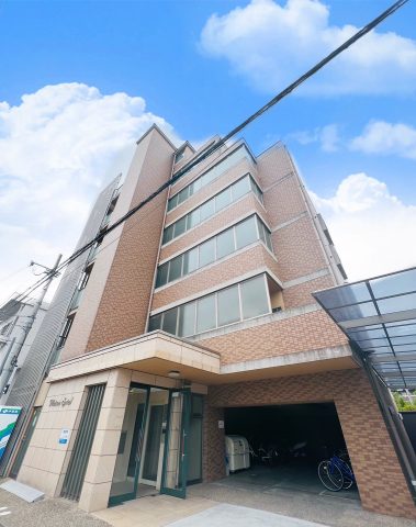 最寄駅の藤森駅を徒歩3分!人気の3点セパレートタイプです。インターネット光が無料なのもポイントです!