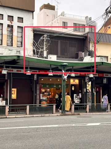 四条通りに面した2階のテナントです!